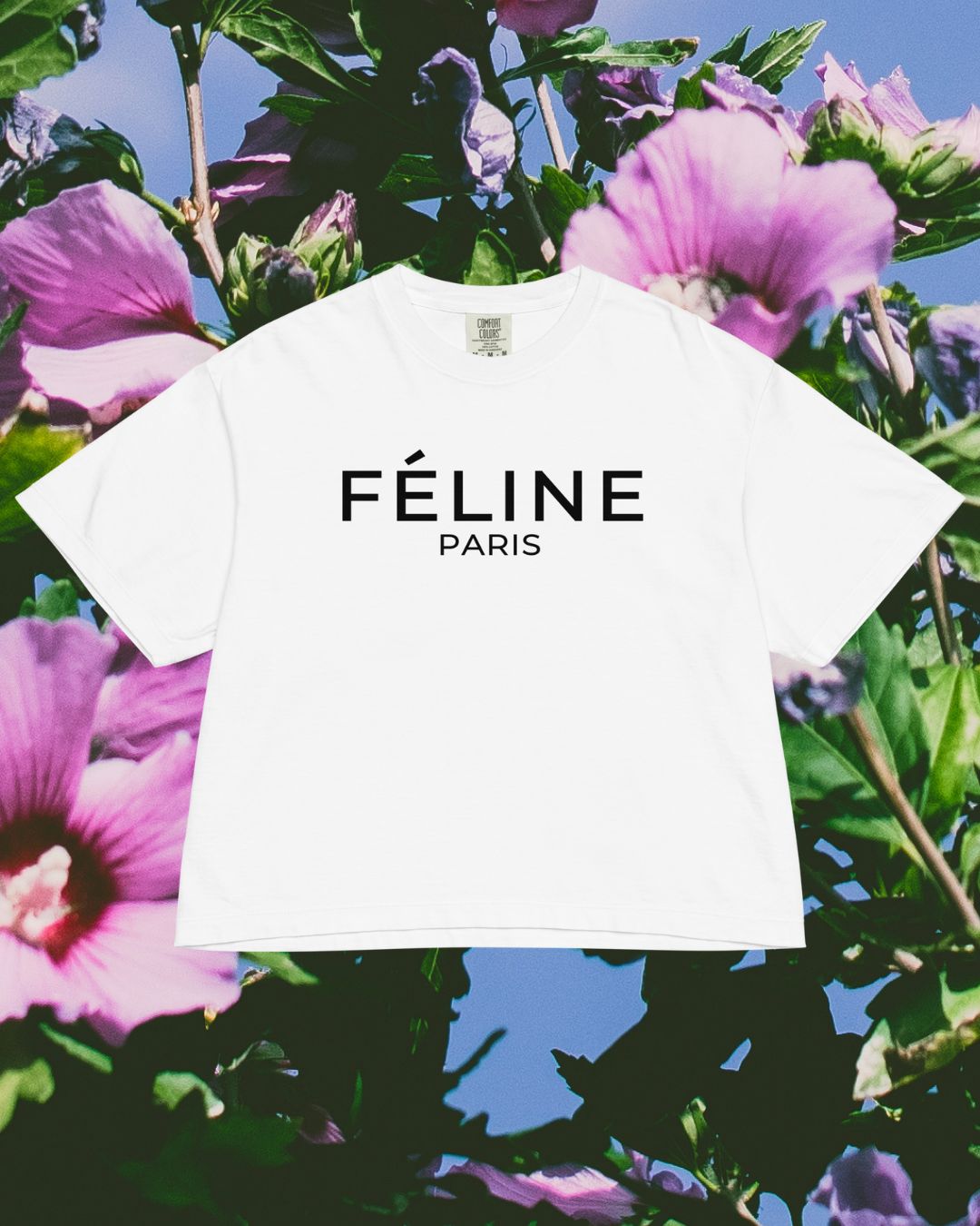 White t-shirt with 'Féline Paris' text on a floral background