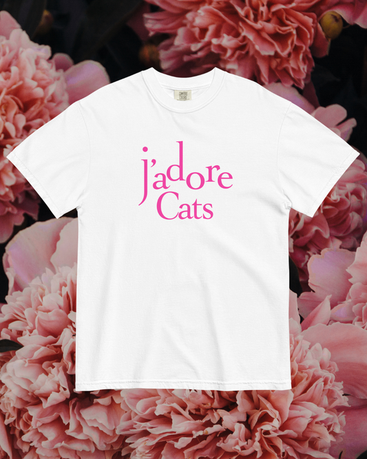 White t-shirt with 'jádore Cats' text on a pink floral background