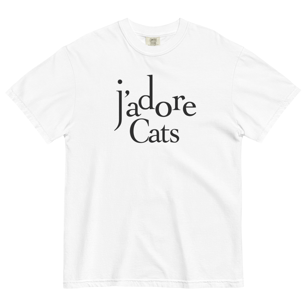 White t-shirt with 'jádore Cats' text on a white background