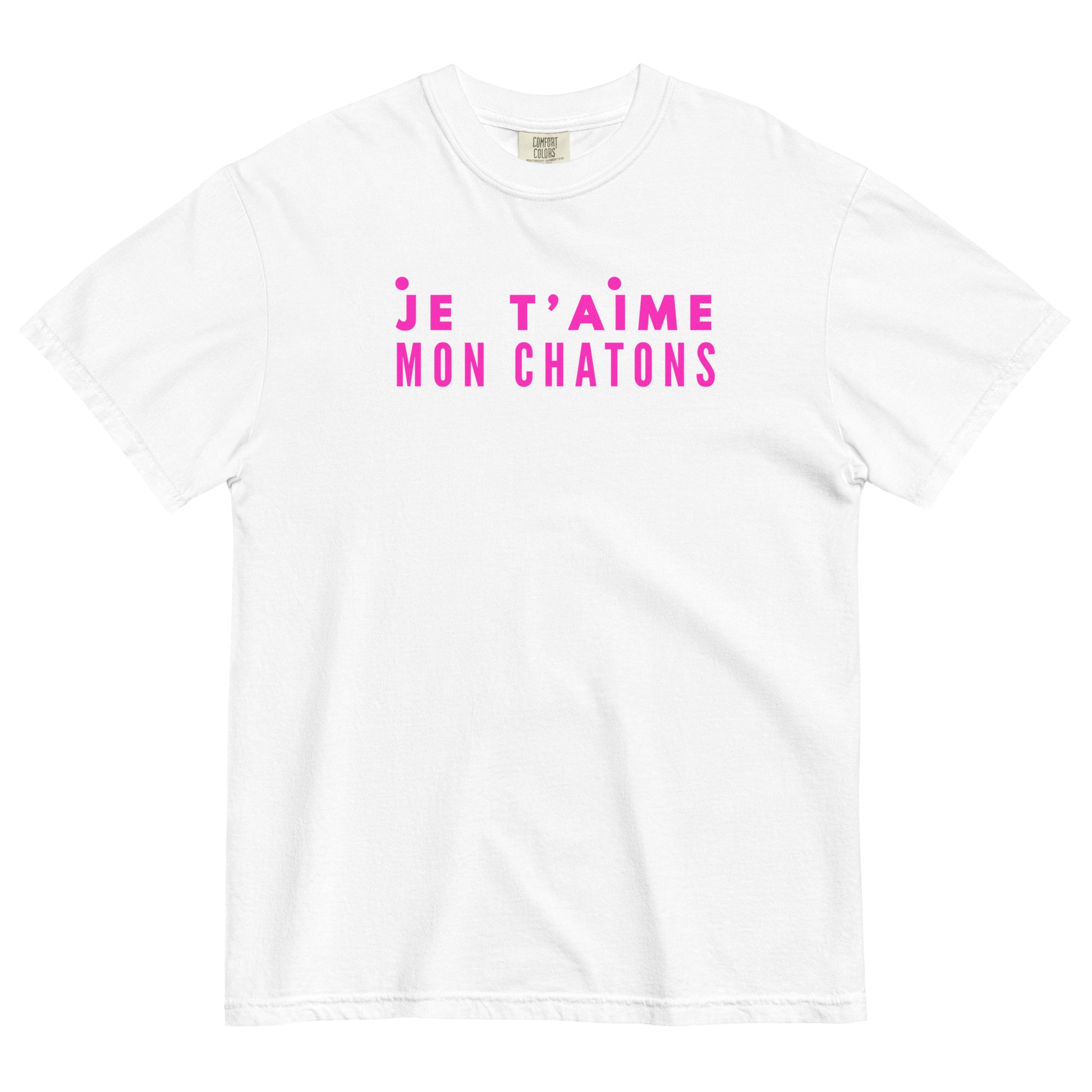 White t-shirt with pink text 'JE T'AIME MON CHATONS' on a white background