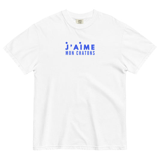 White t-shirt with blue text 'j'aime mon chatons' on a white background