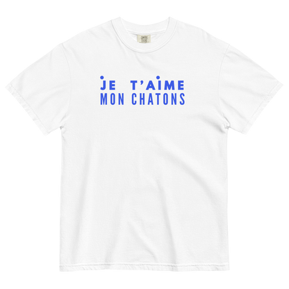White t-shirt with blue text 'Je t'aime mon chatons' on a white background