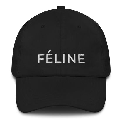Black cap with 'Féline' embroidered on a white background