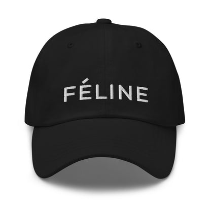 Black cap with 'Féline' embroidered on a white background