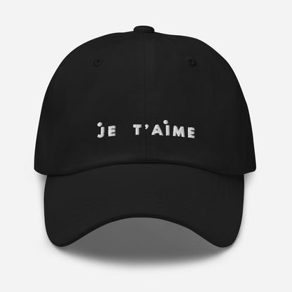 Black cap with 'je t'aime' text on a white background