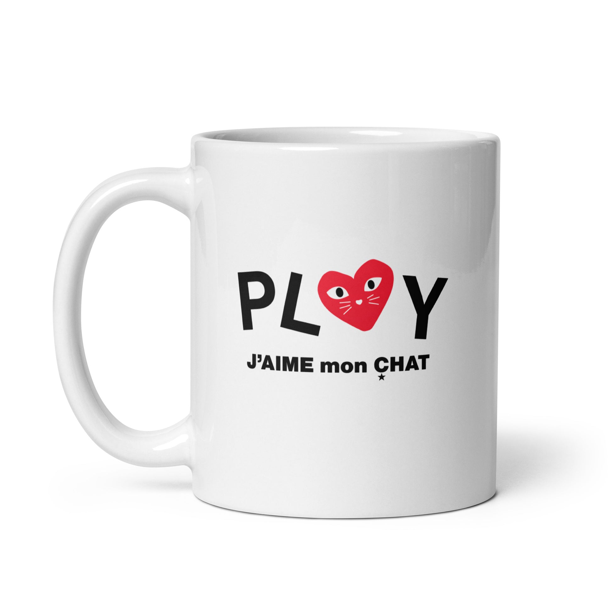 White mug with 'PLAY J'AIME mon CHAT' text and a red heart on a white background