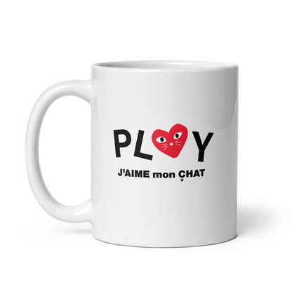 White mug with 'PLAY J'AIME mon CHAT' text and a red heart on a white background