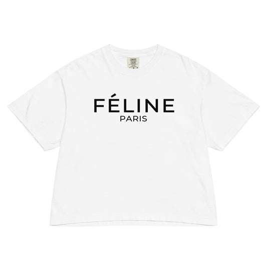 White t-shirt with 'Féline Paris' text on a white background